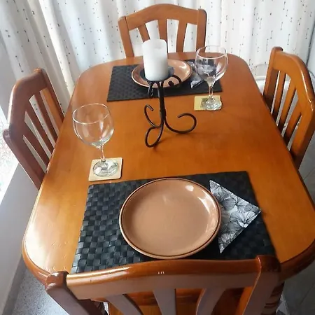 아파트 Amazing Sunny Flat With Balcony Pool Two Mins From The