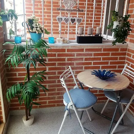 Amazing Sunny Flat With Balcony Pool Two Mins From The דירה