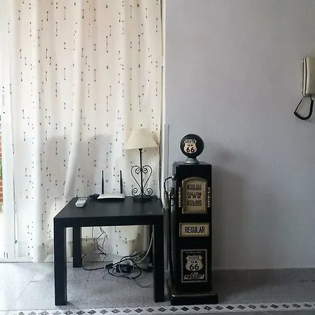 Amazing Sunny Flat With Balcony Pool Two Mins From The דירה