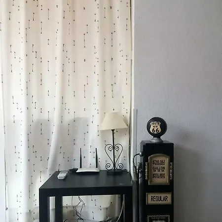 아파트 Amazing Sunny Flat With Balcony Pool Two Mins From The *