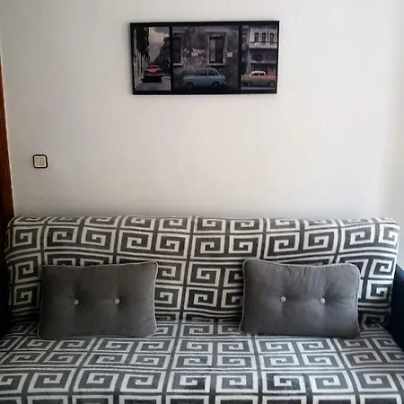 Апартаменти Amazing Sunny Flat With Balcony Pool Two Mins From The Торрев'єха