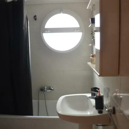Апартаменты Amazing Sunny Flat With Balcony Pool Two Mins From The Торевьиа